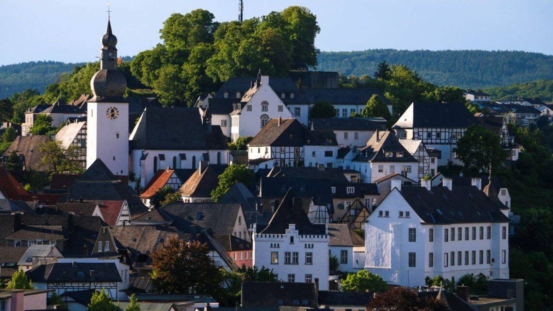 Stressfrei ins Sauerland: Die besten Pack- und Umzugstipps für deinen Neuanfang