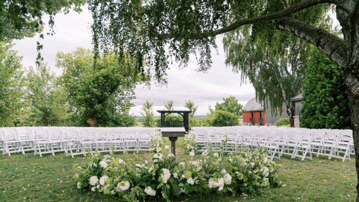 Feiern zwischen Holzgebälk und Weiden – ein Landtraum für unvergessliche Momente